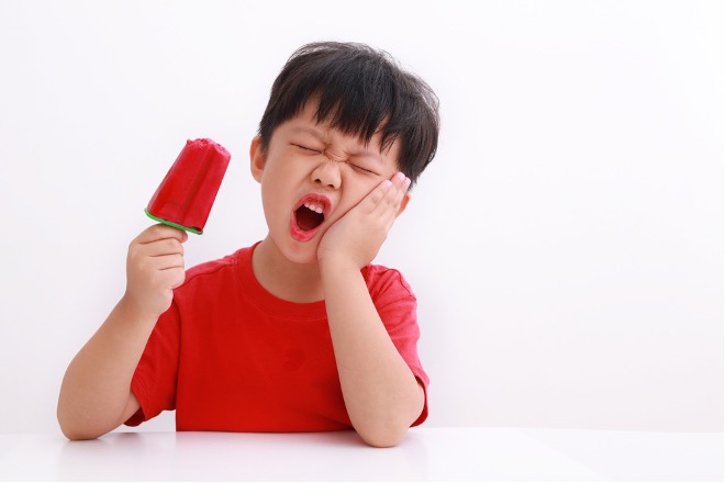 Mal di denti nei bambini: come calmarlo